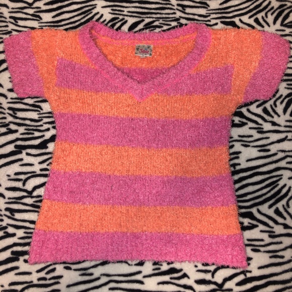 90s / y2k style fuzzy sweater v neck t shirt - Picture 3 of 6